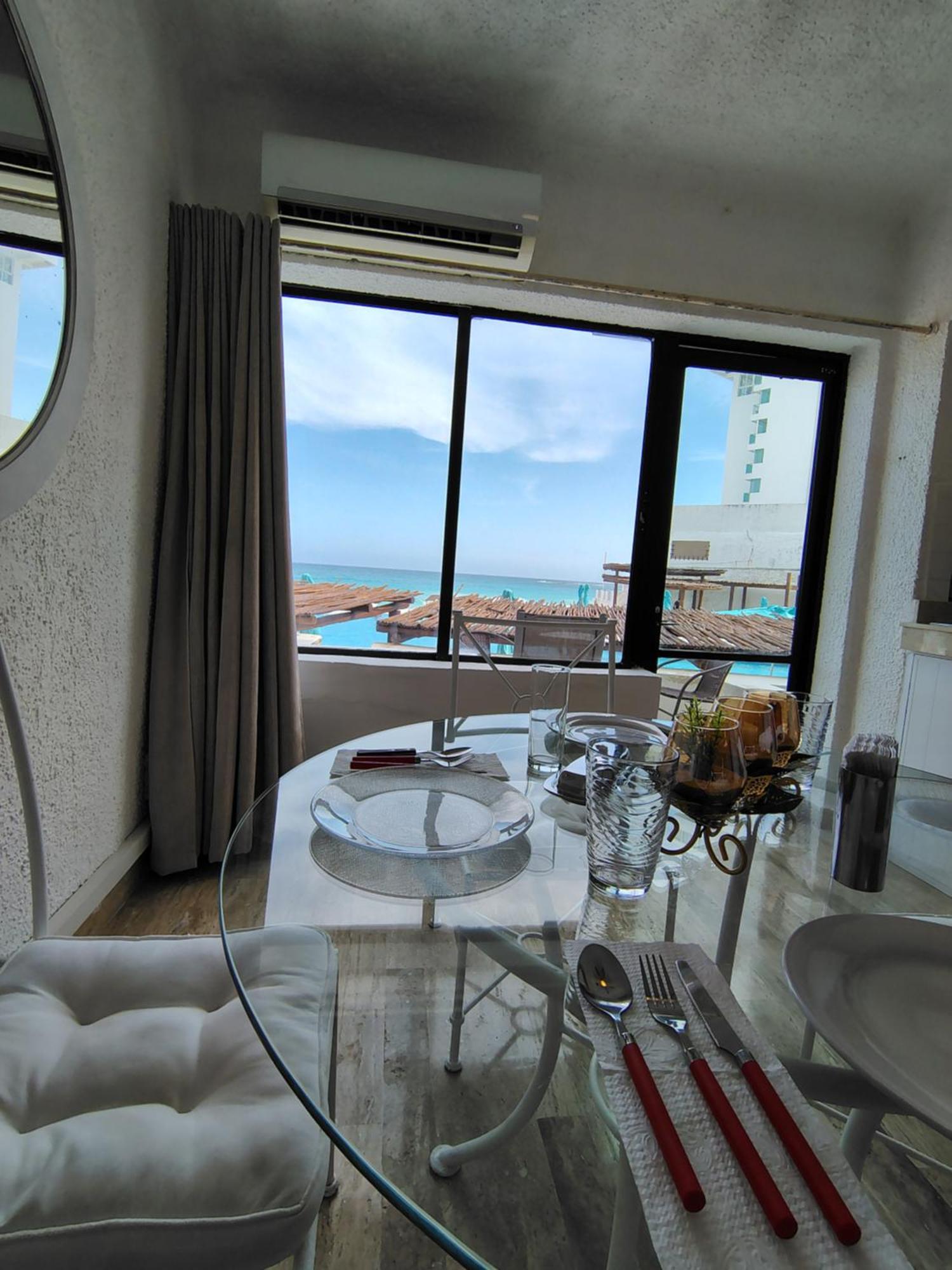 Beachfront Studio With Ocean View Cancún Exterior foto